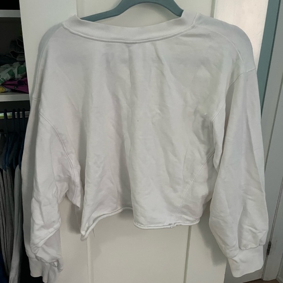 White cropped crew neck with v cut - Picture 4 of 4